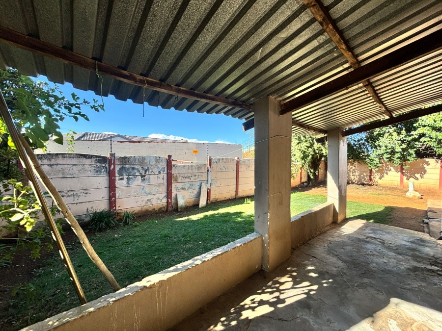 6 Bedroom Property for Sale in Songloed North West